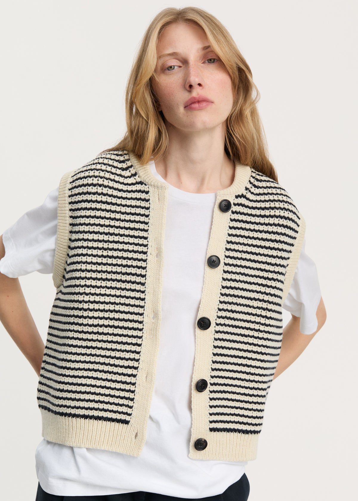 Asha vest – highland wool | Mix black navy Vest aiayu