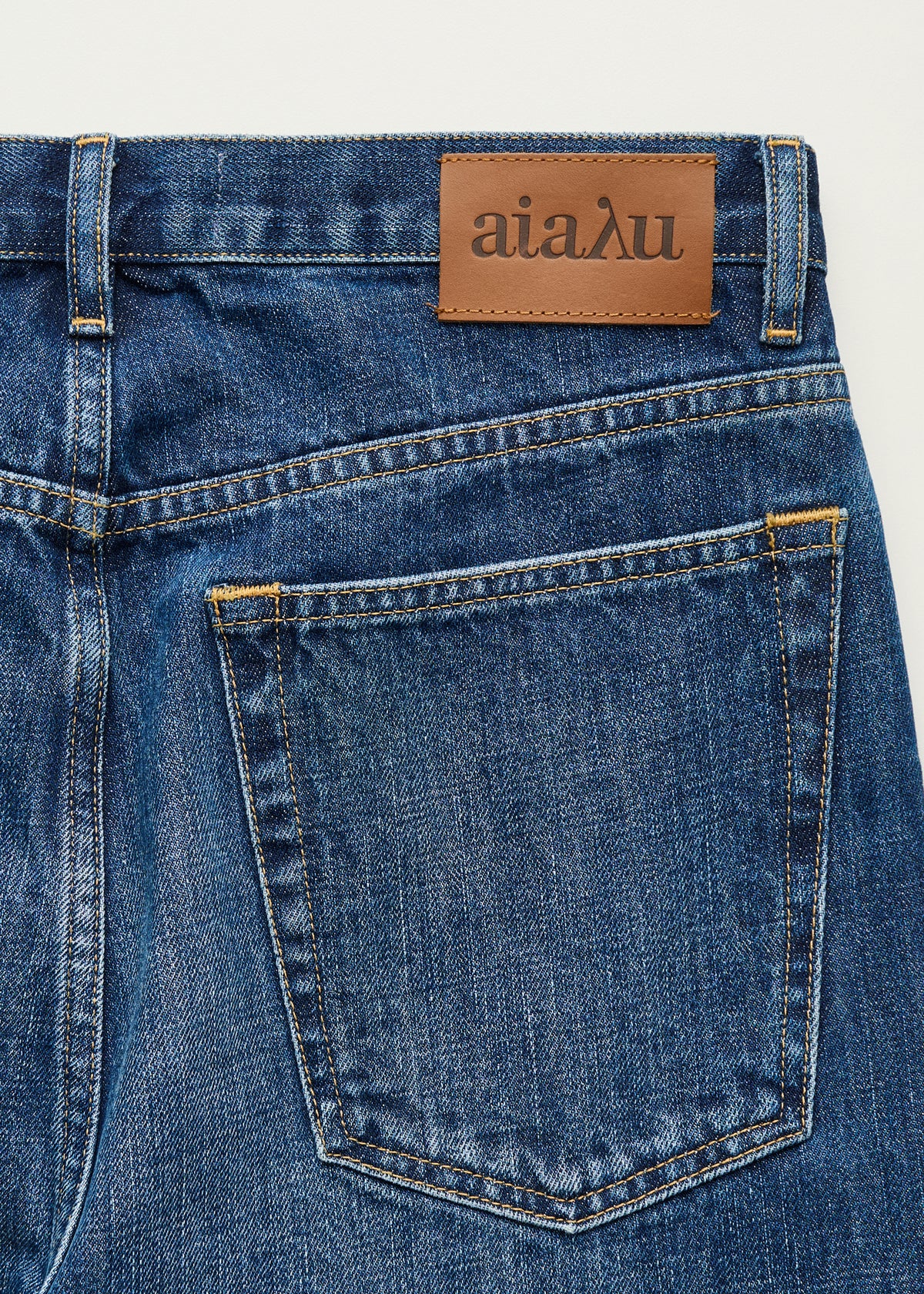 Collin midwaist relaxed jeans | Worn blue Jeans aiayu
