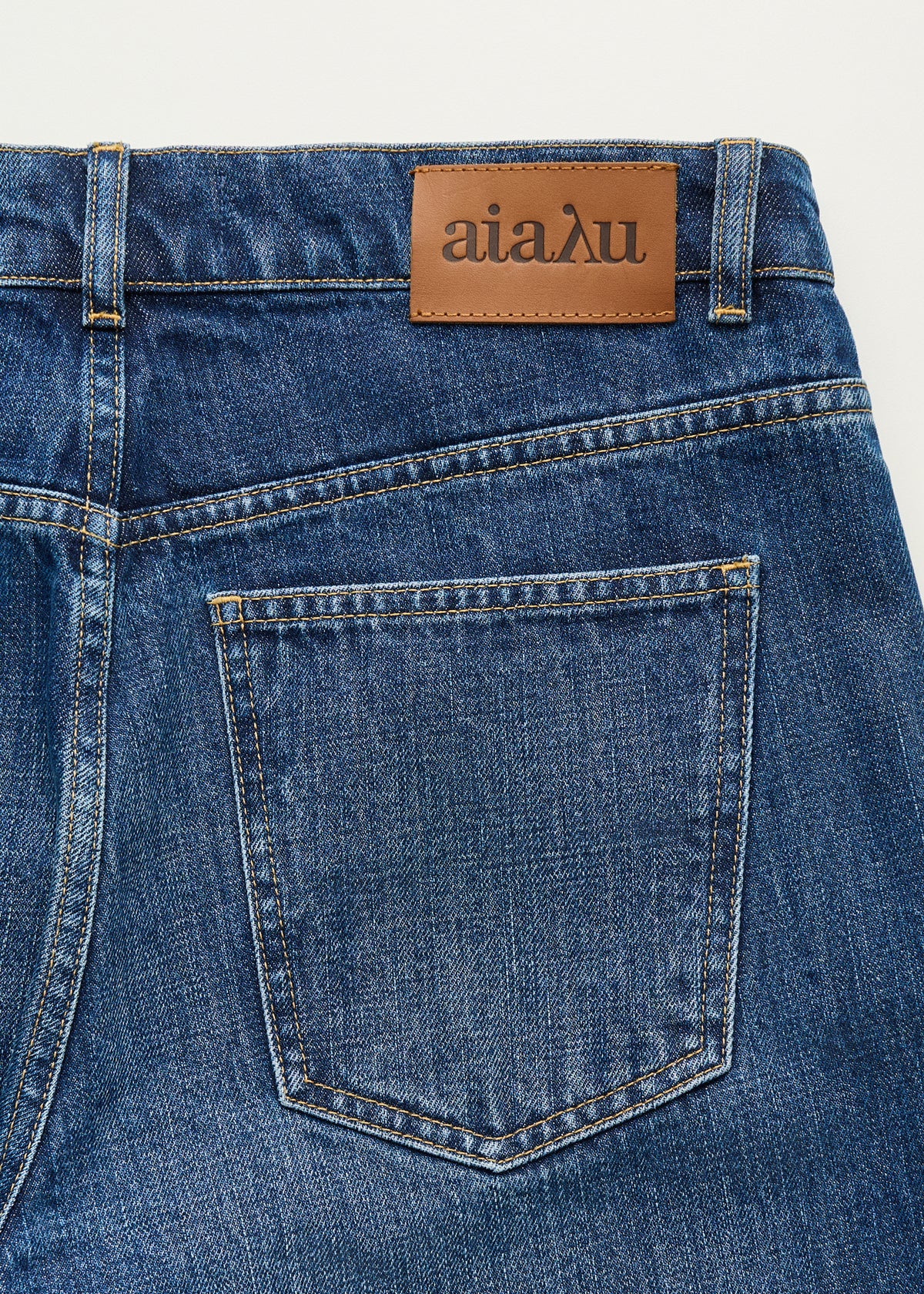 Cooper highwaist straight jeans | Worn blue Jeans aiayu