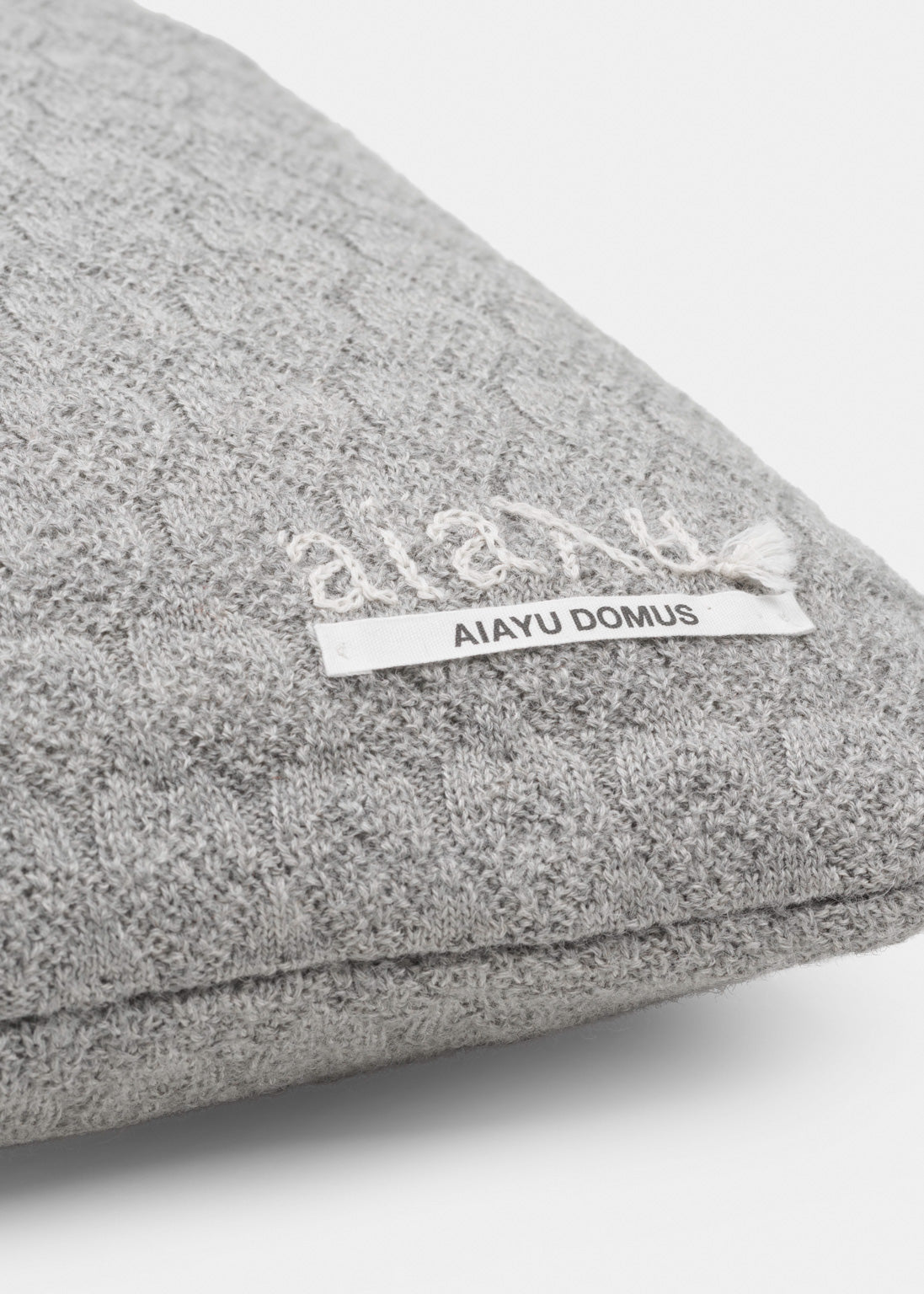 Raul llama wool pillow - 50x50 | Frost grey eiayu.com
