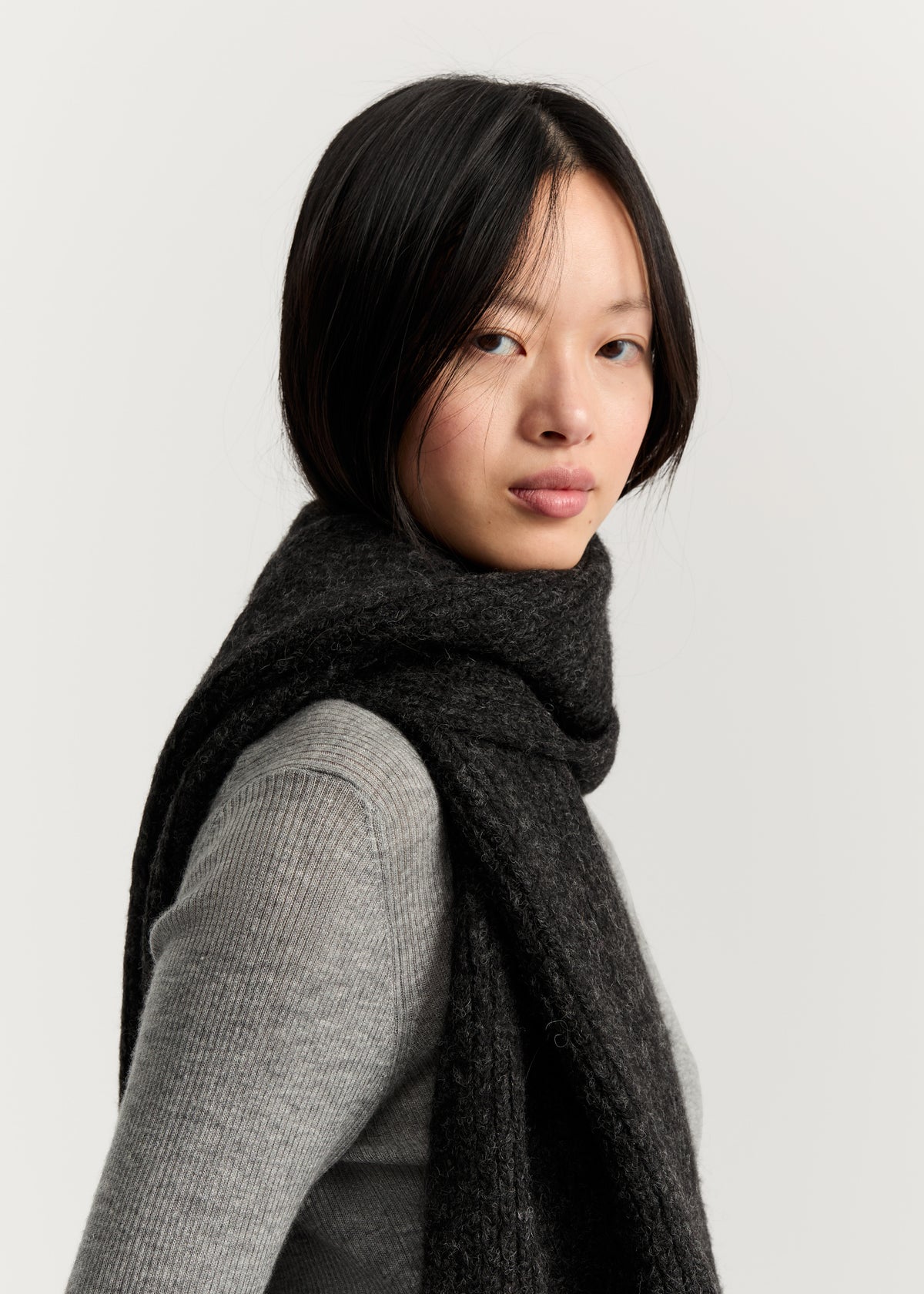 William scarf – wool | Pure Dark Grey Scarf aiayu
