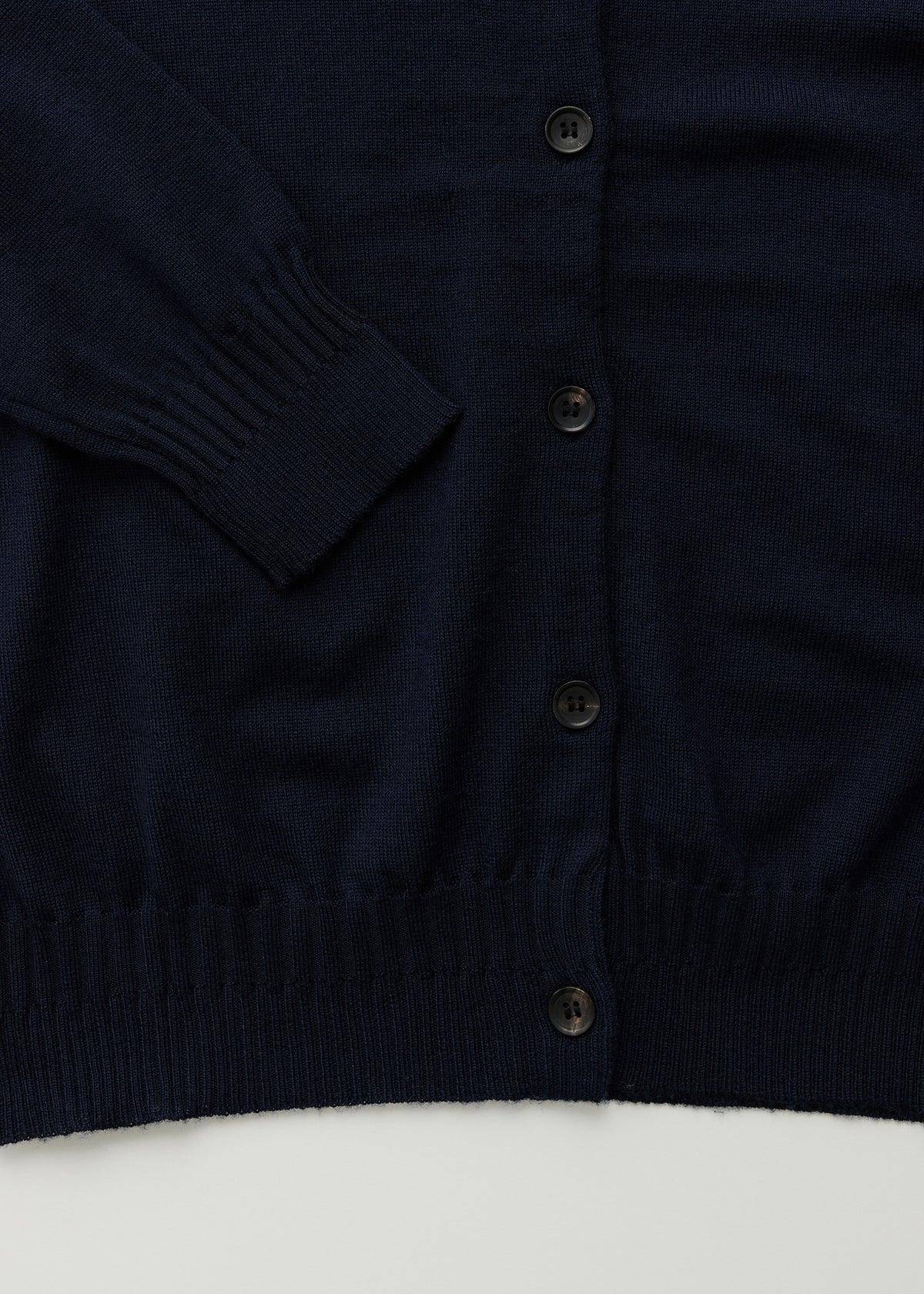 Hariza cardigan – merino wool | Navy Cardigan aiayu